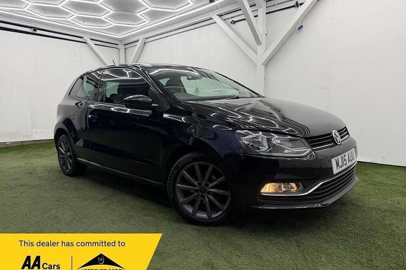 Used VW Polo Design 60 HP (44 kW) 2015 Black Hatchback