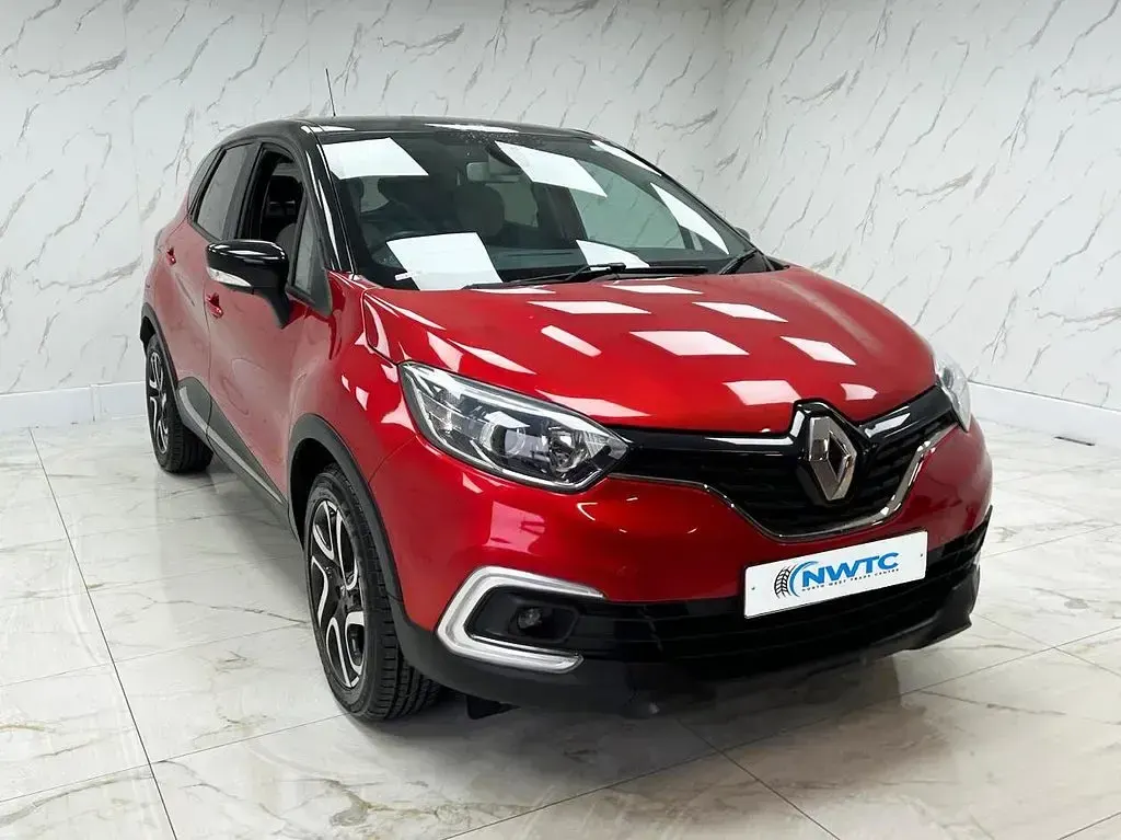 Usado Renault Captur Iconic 90 CV (66 kW) 2019 Rojo SUV