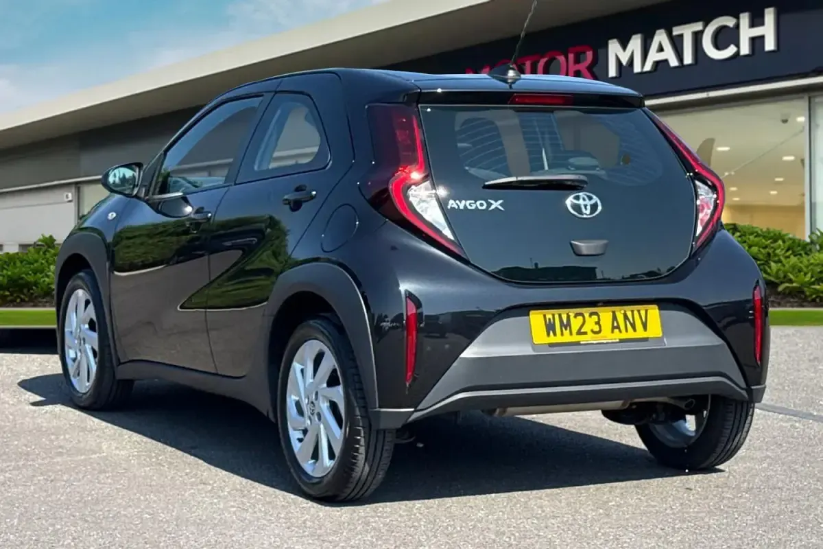 Used Toyota Aygo X PURE 72 HP (52 kW) 2023 Black SUV