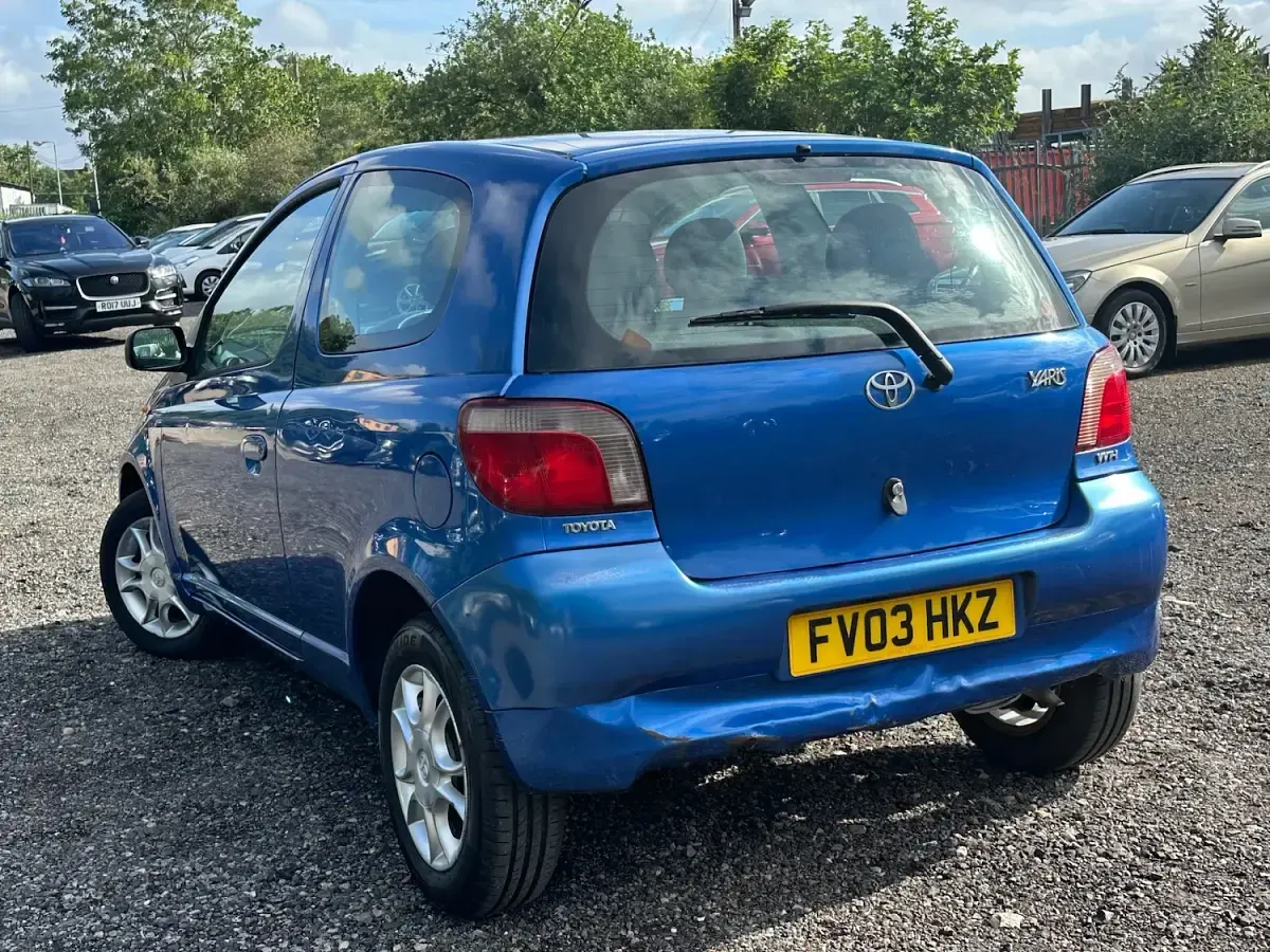Used Toyota Yaris 2003 Blue Hatchback