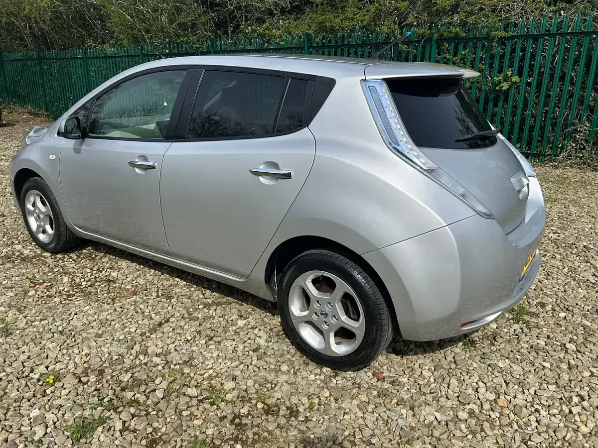 Used Nissan Leaf 80 kW (109 HP) 2012 Silver Hatchback