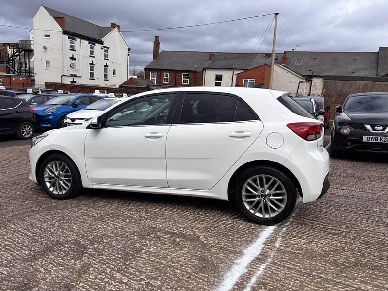 Used Kia Rio 2019 White Hatchback