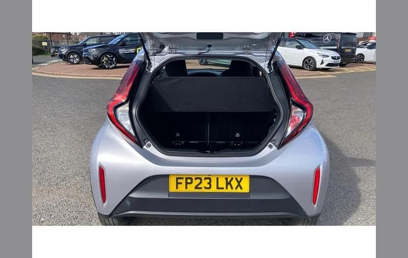 Used Toyota Aygo X PURE 72 HP (52 kW) 2023 Silver SUV