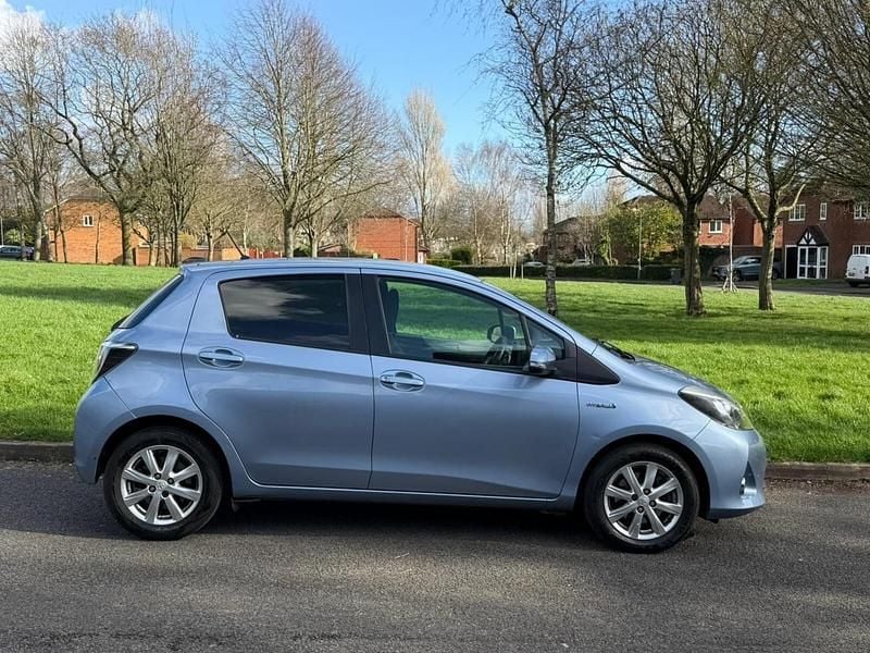 Used Toyota Yaris Hybrid T4 2013 Blue Hatchback
