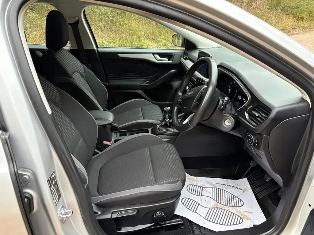 Used Ford Focus Zetec 120 HP (88 kW) 2020 Silver Estate