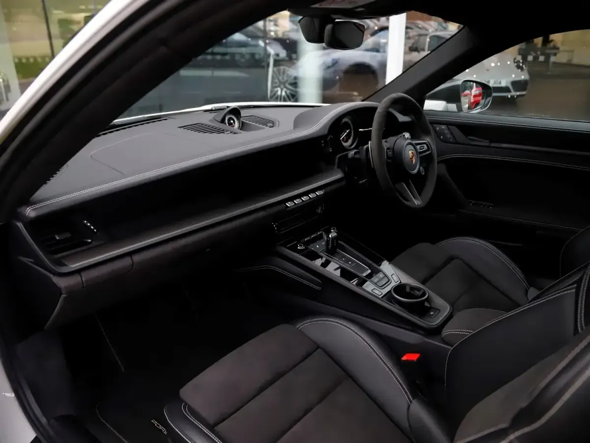Usado Porsche 911 Carrera GTS 480 HP (353 kW) 2023 Cinzento Coupé