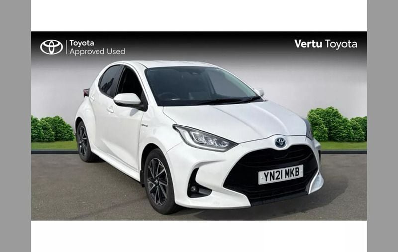 White Used 2021 Toyota Yaris Hybrid Design Hatchback | £14,095 (Fair price) - Image 1/4