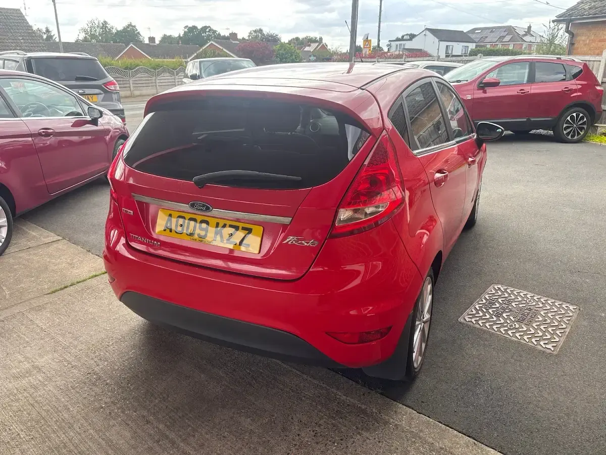 Used Ford Fiesta Titanium 89 HP (65 kW) 2009 Red Hatchback