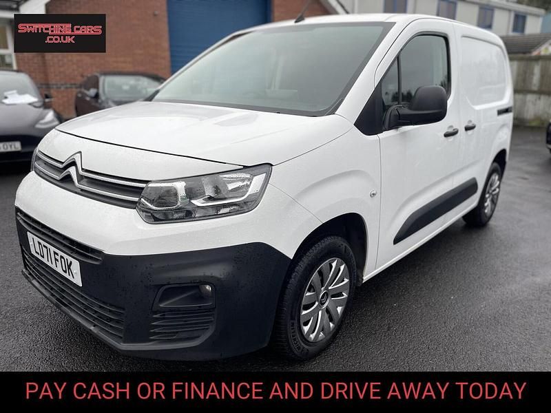 Used Citroën Berlingo 76 HP (55 kW) 2021 White MPV