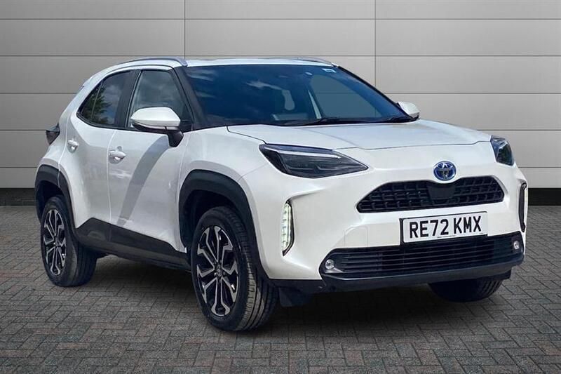 White Used 2022 Toyota Yaris Cross Design SUV | £19,995 (Fair price) - Image 1/4