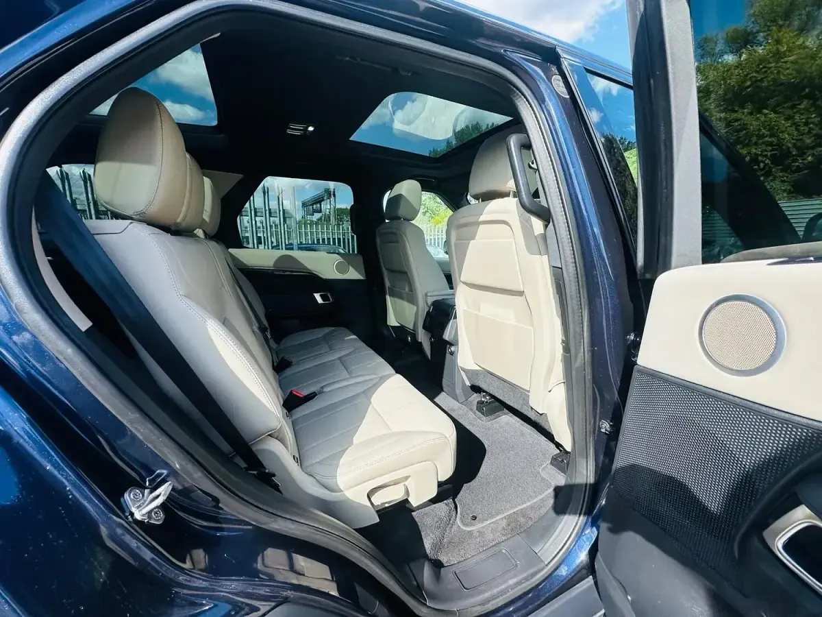 Used Land Rover Discovery SE 2019 Blue SUV