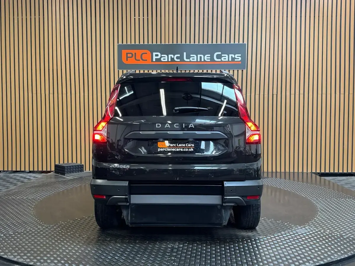 Used Dacia Jogger Extreme 110 HP (80 kW) 2023 Black MPV