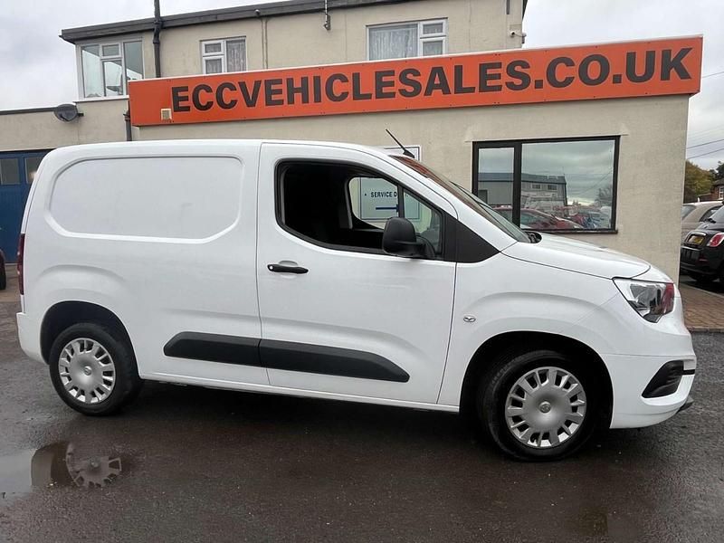 Used Vauxhall Combo Sportive 100 HP (73 kW) 2020 White Van