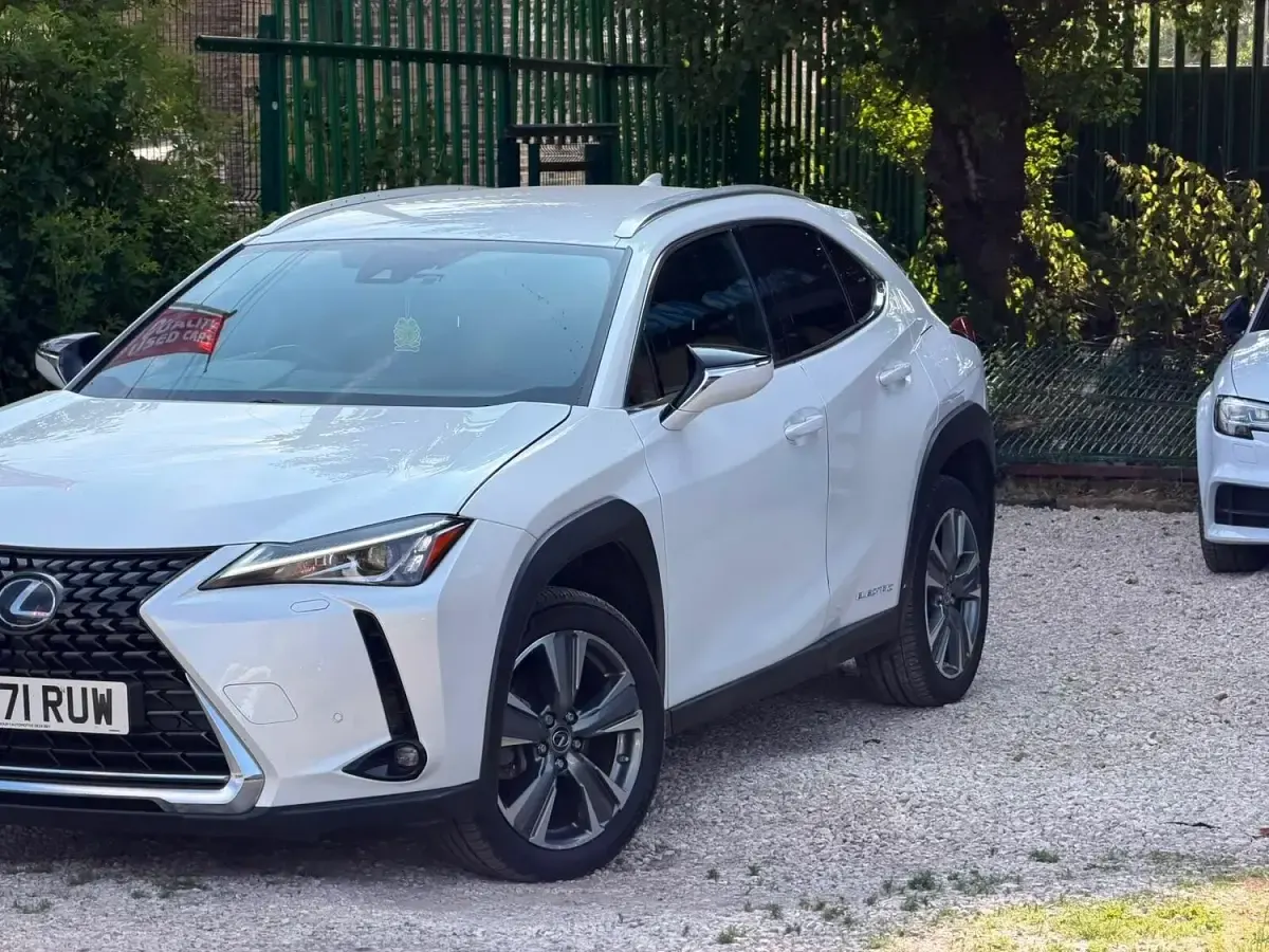 Used Lexus UX 150 kW (204 HP) 2021 White SUV