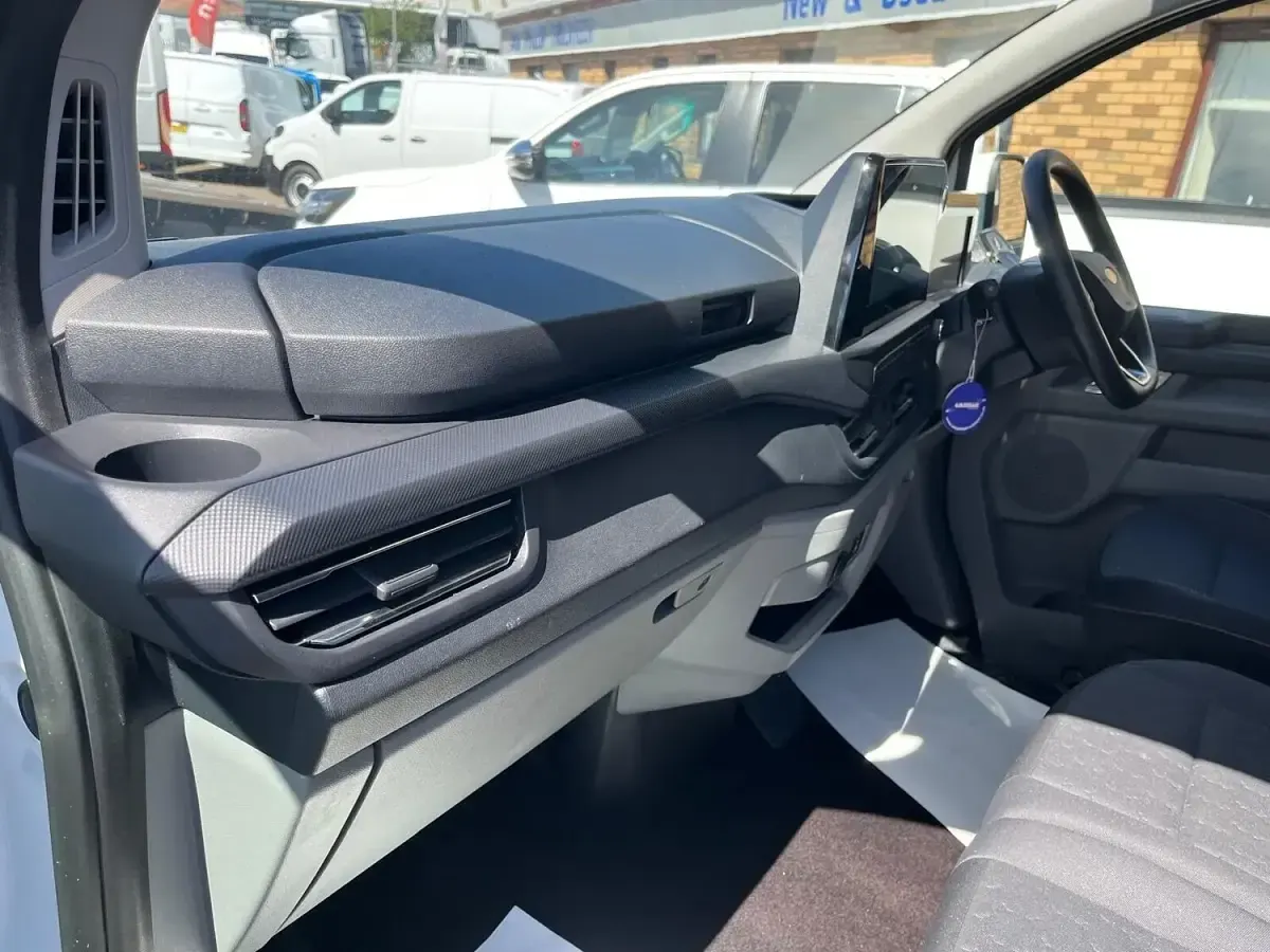 Used Ford Transit Custom Limited 136 HP (100 kW) 2025 White Estate