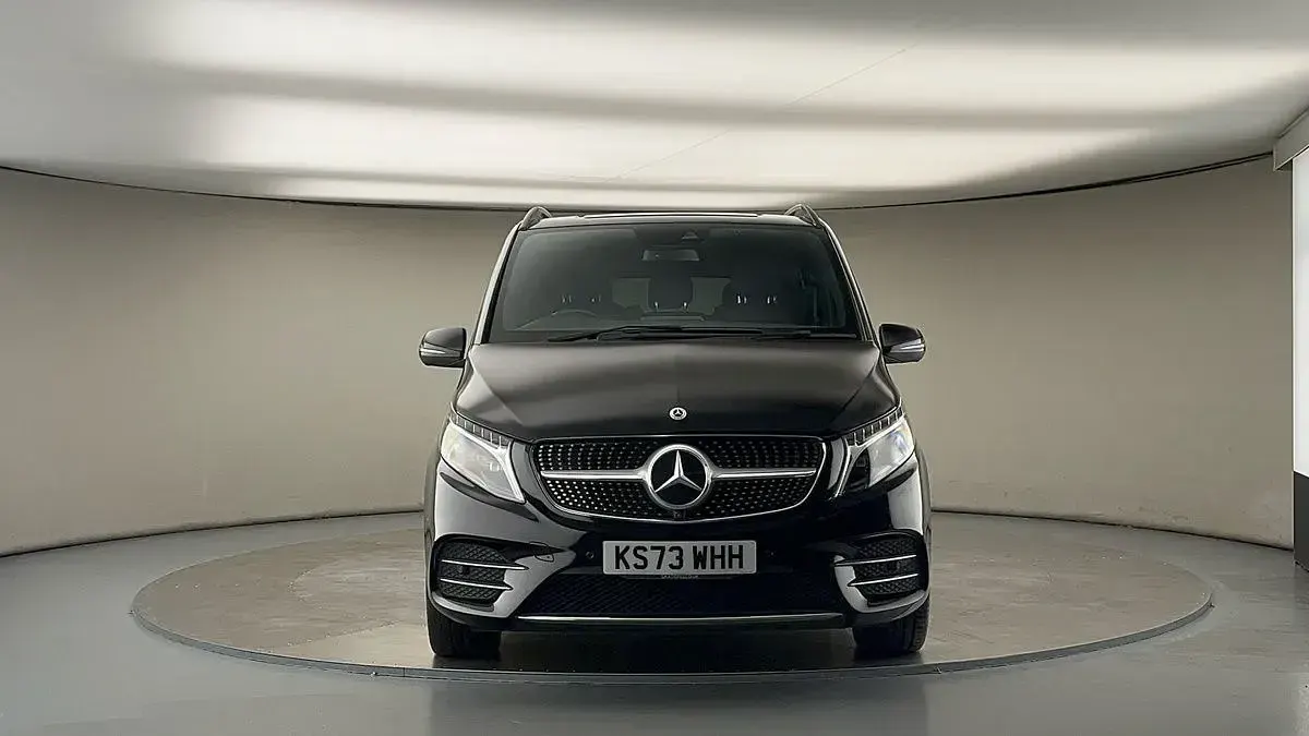 Usado Mercedes V300 AMG line 237 HP (174 kW) 2023 Preto Monovolume