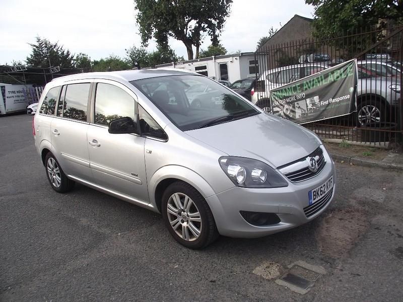 Used Vauxhall Zafira Design Edition 123 HP (90 kW) 2012 Silver MPV