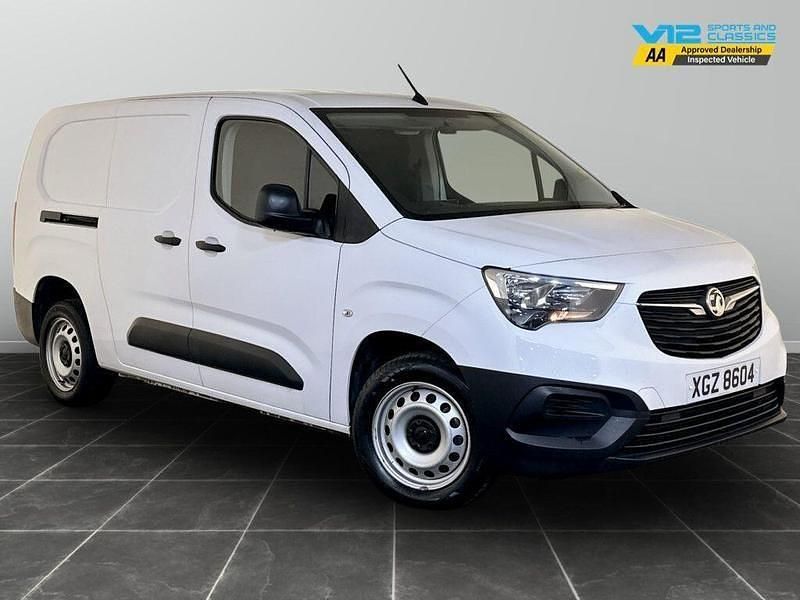 White Used 2022 Vauxhall Combo MPV | £8,995 (Good price) - Image 1/2