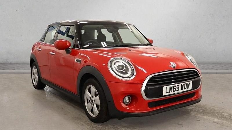 Used Mini Cooper Classic 136 HP (100 kW) 2019 Red Hatchback