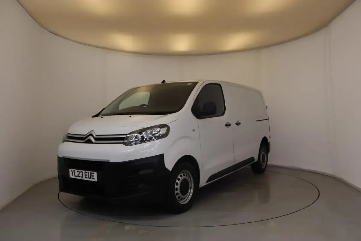Used Citroën Dispatch 101 HP (74 kW) 2023 White MPV