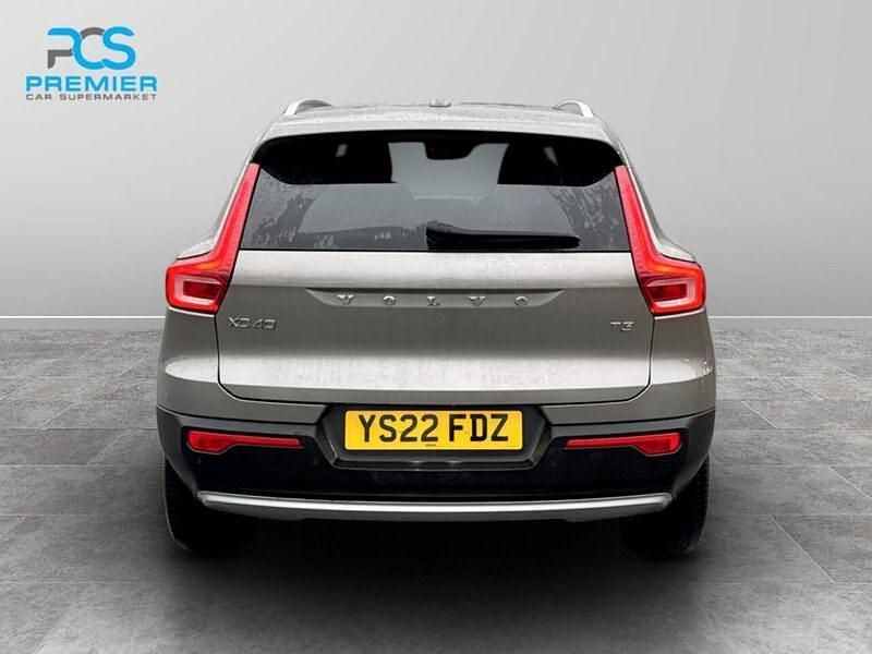 Used Volvo XC40 Momentum 2022 Pebble grey SUV
