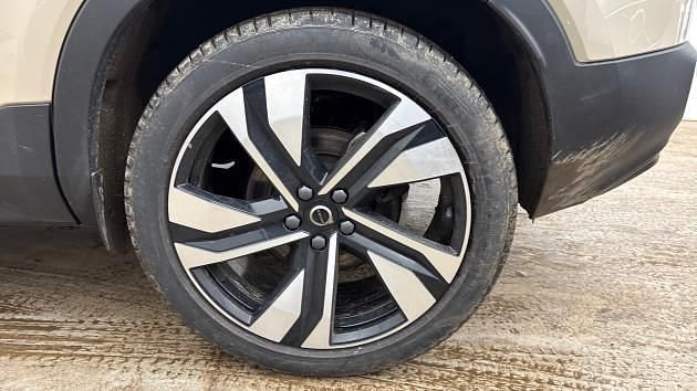 Used Volvo XC40 Plus 197 HP (144 kW) 2025 Sand dune SUV