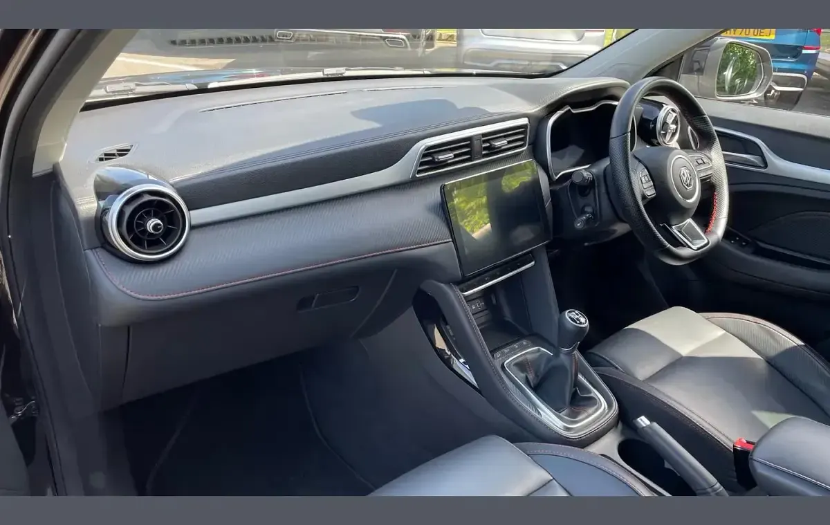 Usado MG ZS Exclusive 106 HP (77 kW) 2023 Preto SUV