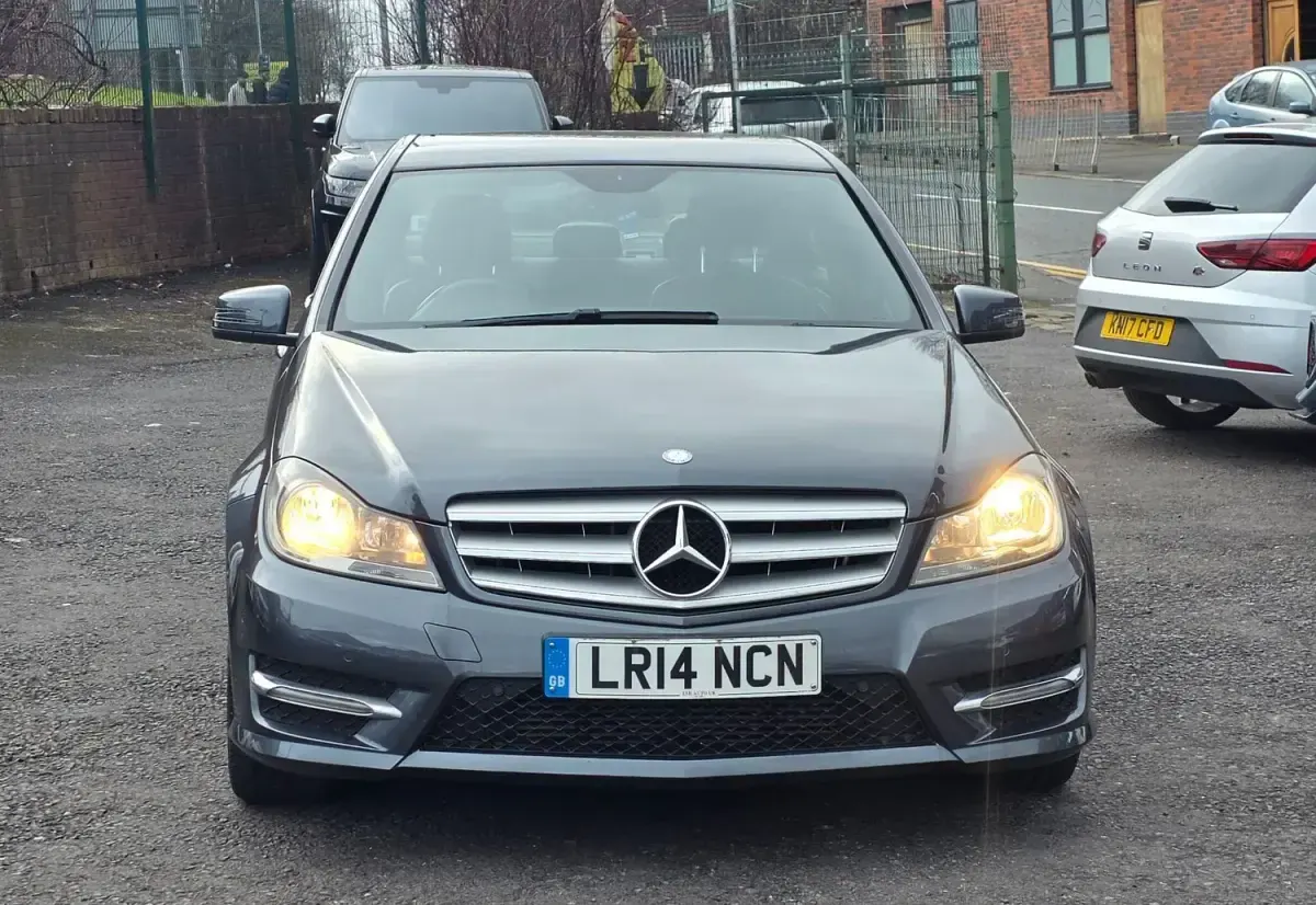 Usado Mercedes C220 AMG 2014 Gris Berlina
