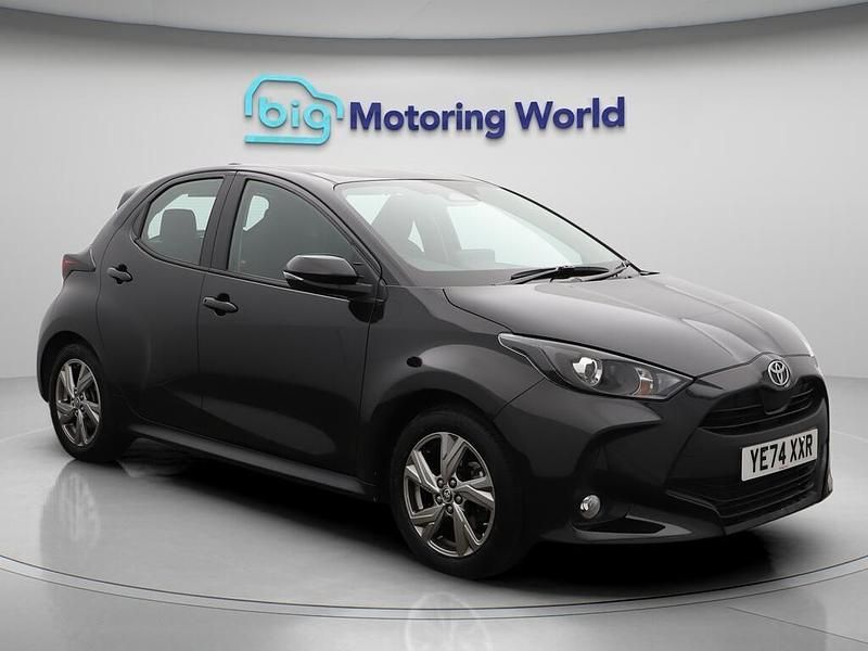 Black Used 2024 Toyota Yaris Hybrid Hatchback | £17,400 (Good price) - Image 1/4