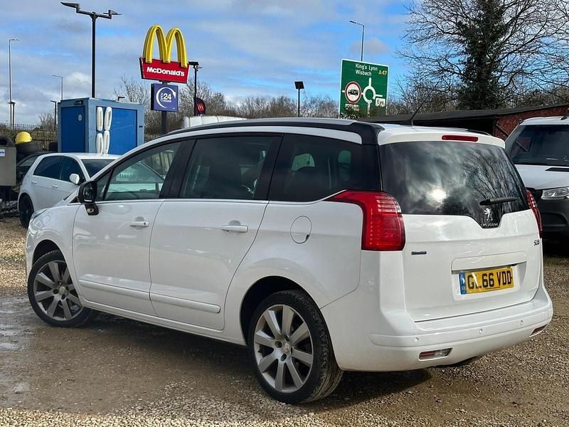 Used Peugeot 5008 Allure 120 HP (88 kW) 2016 White MPV