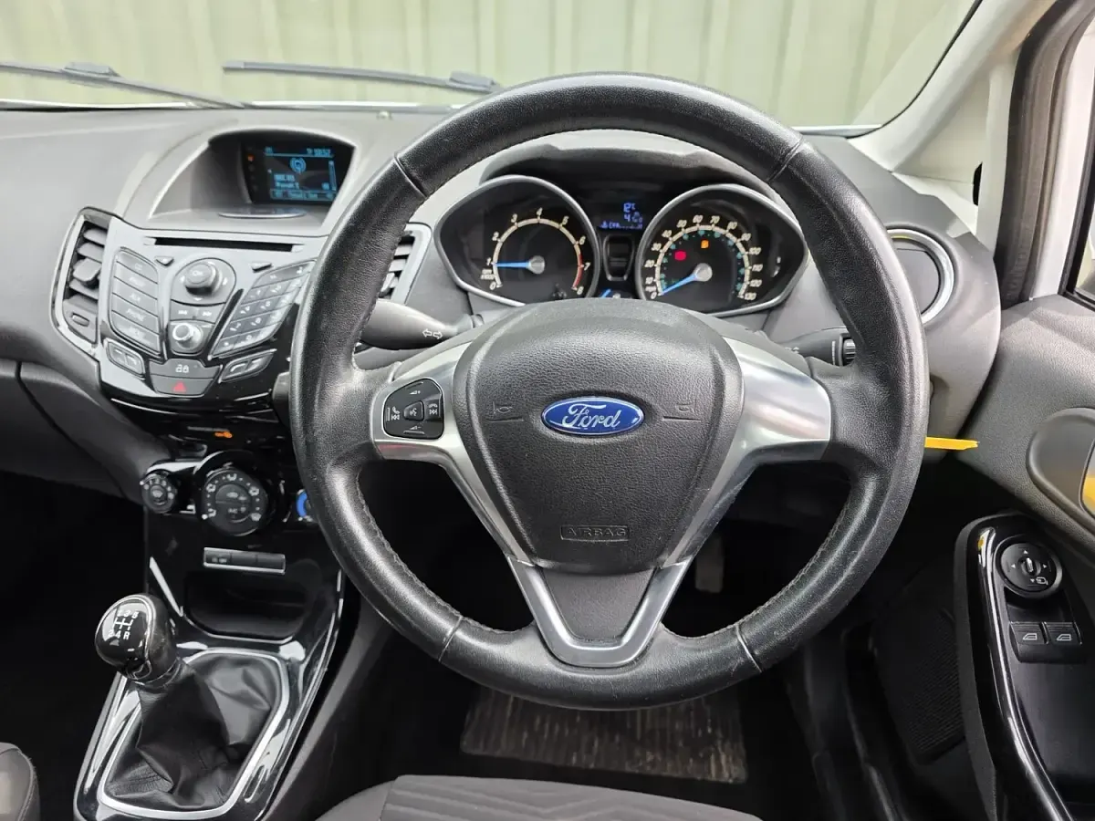 Used Ford Fiesta Zetec 2013 White Hatchback