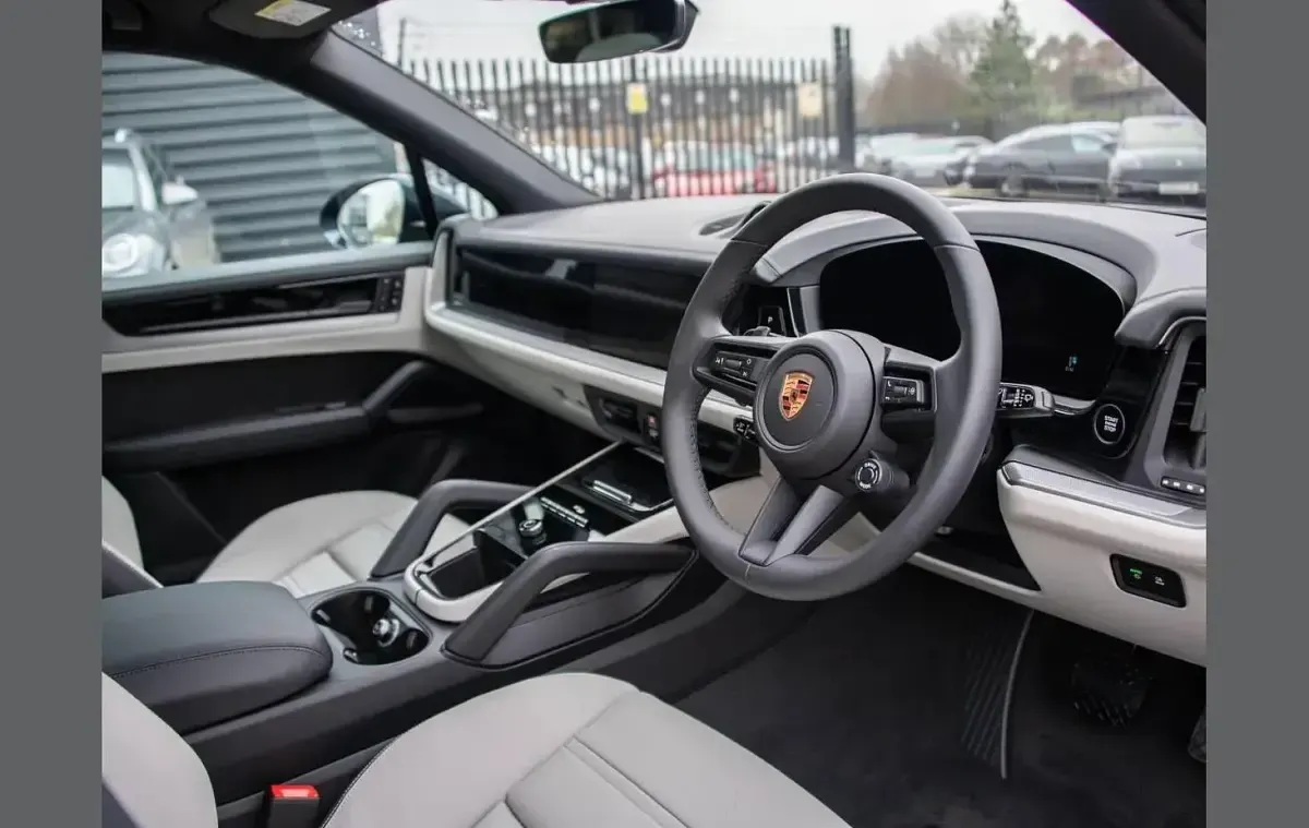 Used Porsche Cayenne Sport 348 HP (255 kW) 2026 Blue SUV
