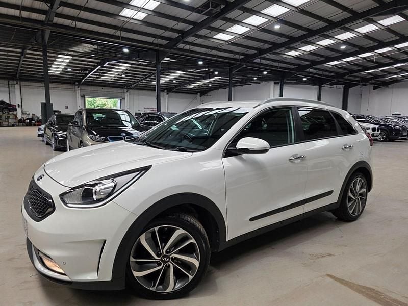 White Used 2017 Kia Niro 3 SUV | £11,480 (Super price) - Image 1/4