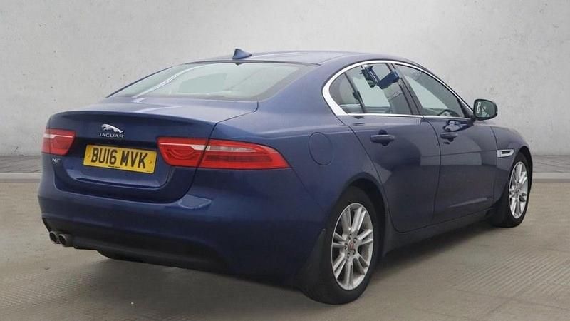 Used Jaguar XE Prestige 180 HP (132 kW) 2016 Blue Sedan