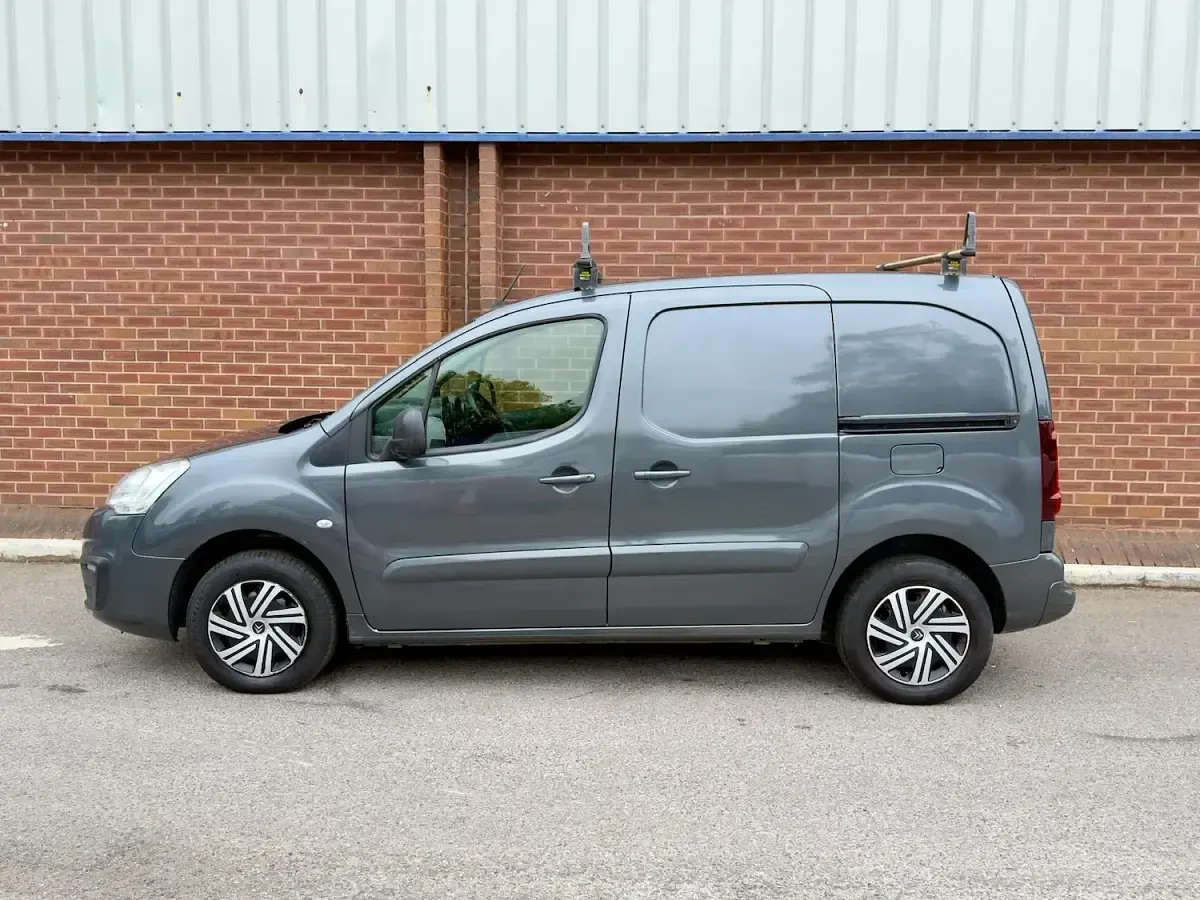 Used Citroën Berlingo 100 HP (73 kW) 2017 Grey MPV