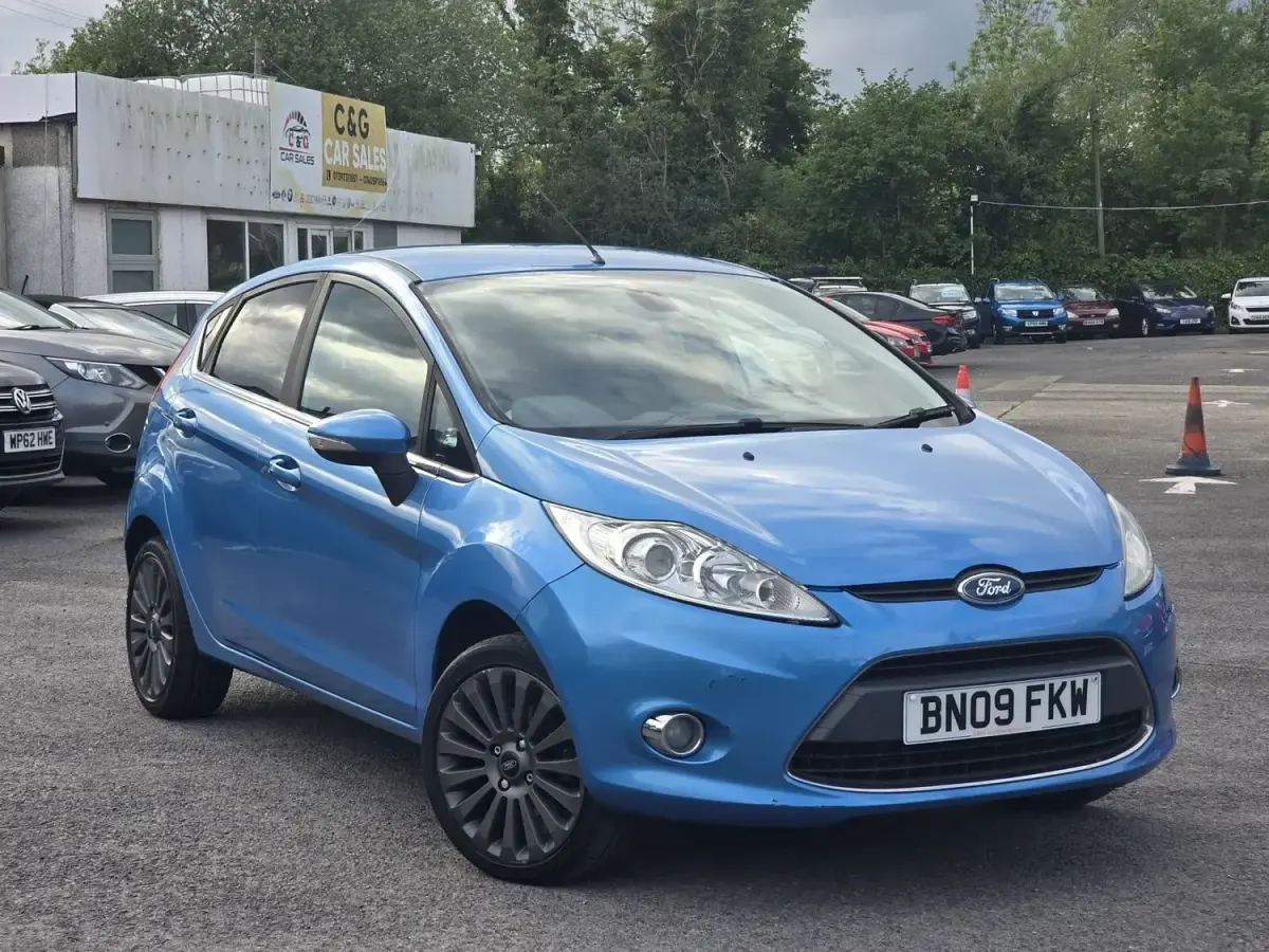 Używany Ford Fiesta Titanium 2009 Niebieski Hatchback