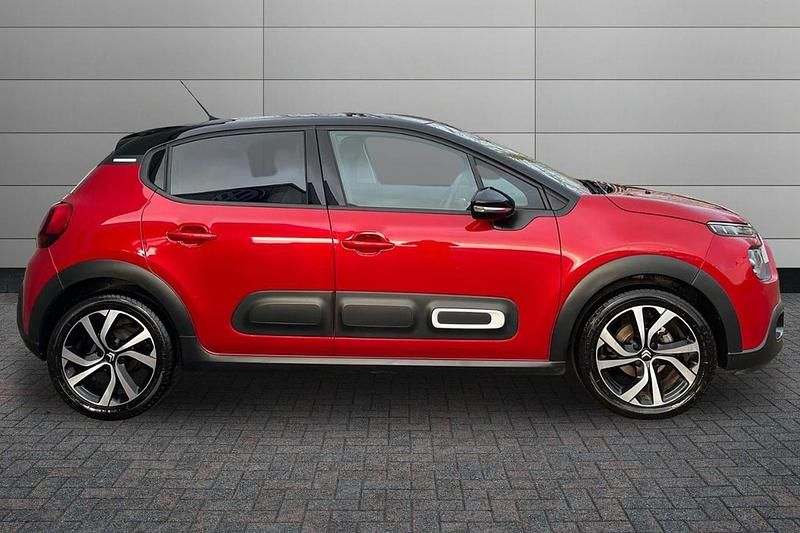 Used Citroën C3 PureTech 82 HP (60 kW) 2023 Elixir red Hatchback