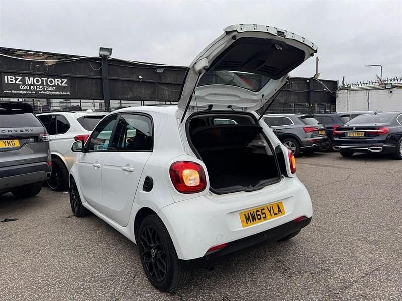White Used 2015 Smart ForFour Premium Hatchback | £4,749 (Fair price) - Image 1/4