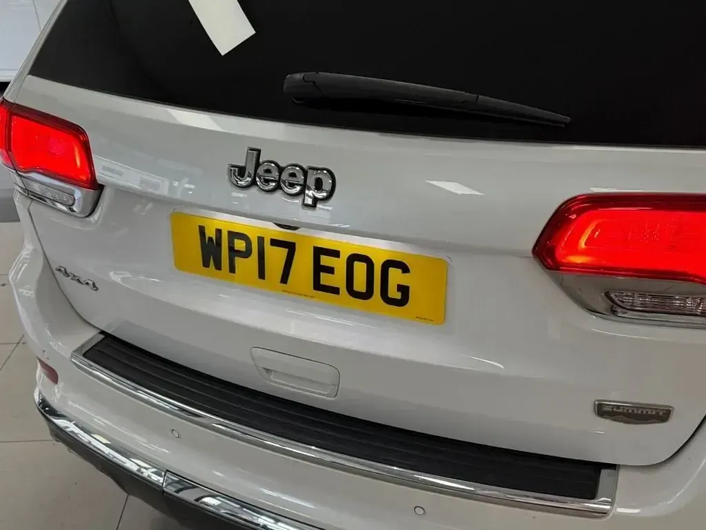 Begagnad Jeep Grand Cherokee Summit 247 HK (181 kW) 2017 Beige SUV