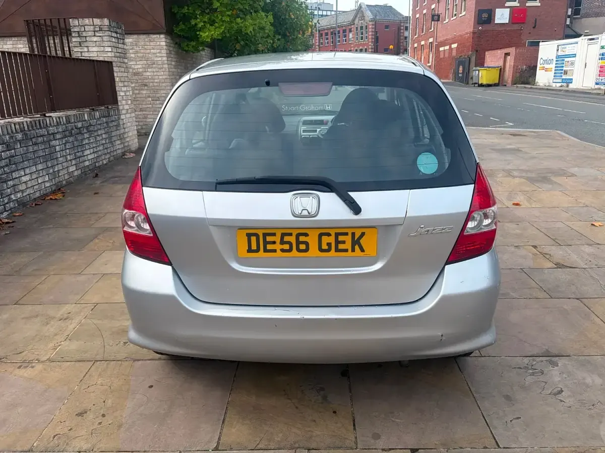 Used Honda Jazz SE 83 HP (61 kW) 2006 Silver Hatchback