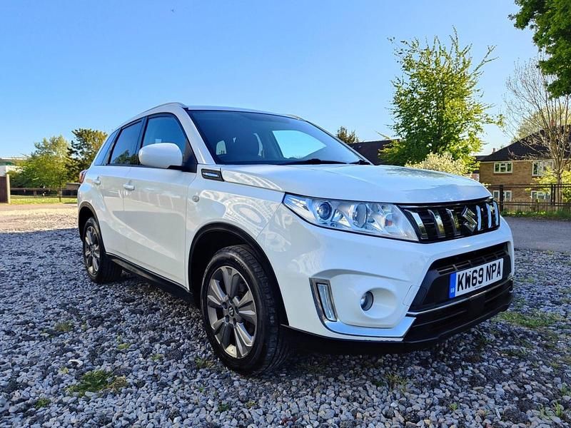 Second-hand Suzuki Vitara SZ-T 140 CP (102 kW) 2019 Alb SUV