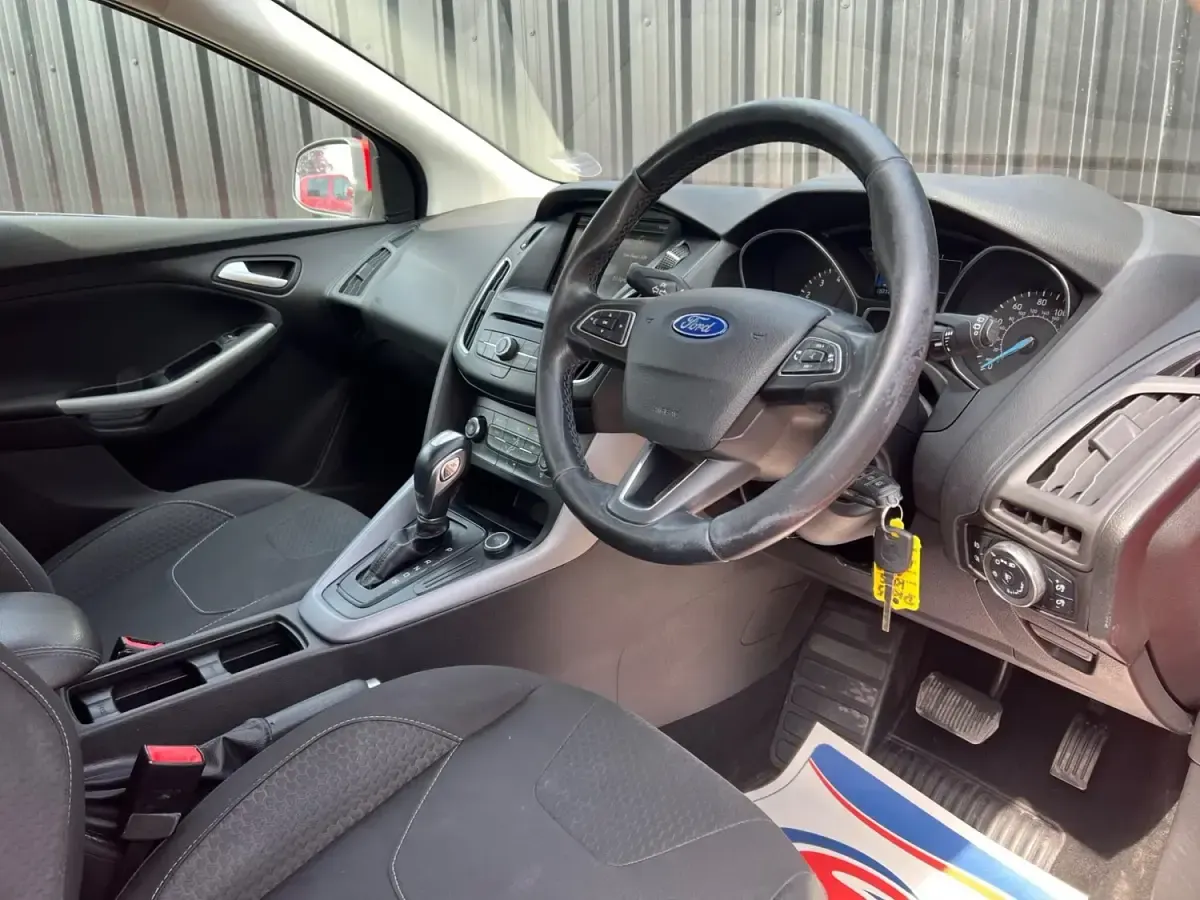 Usado Ford Focus Zetec 125 HP (91 kW) 2015 Vermelho Carrinha
