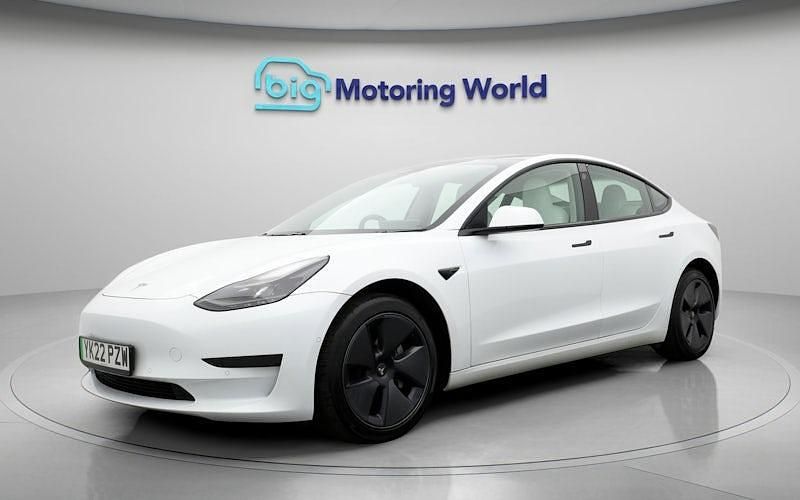 Used Tesla Model 3 Standard Range Plus 222 kW (302 HP) 2021 White Sedan