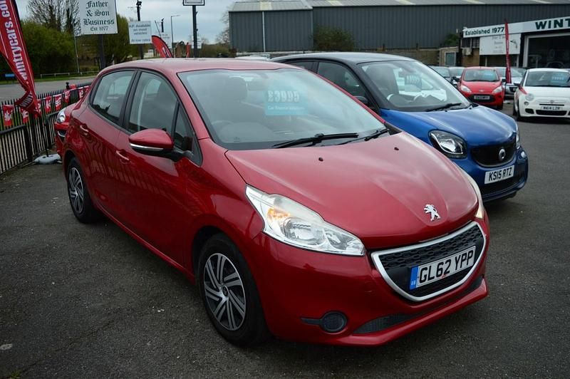 Used Peugeot 208 Access 82 HP (60 kW) 2013 Red Hatchback