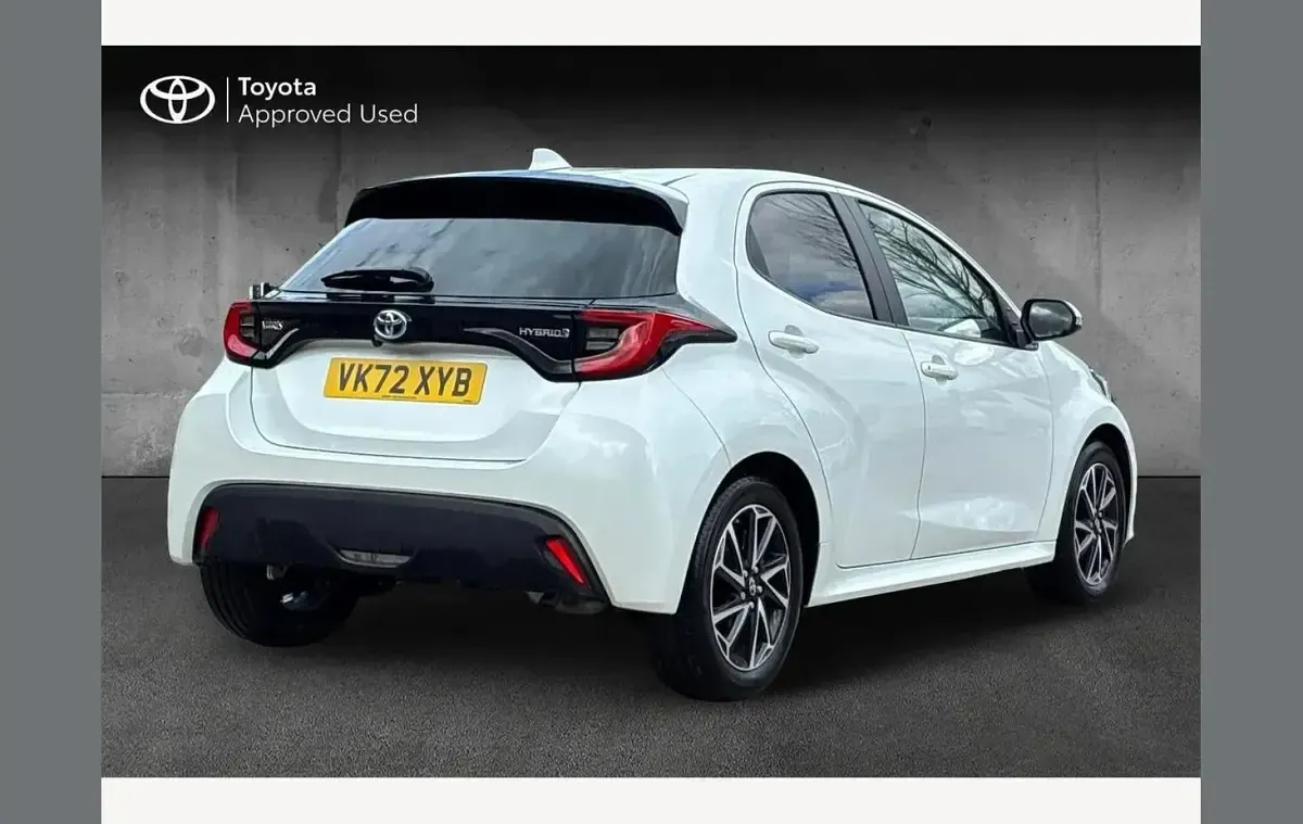 Used Toyota Yaris Design 114 HP (83 kW) 2022 White Hatchback