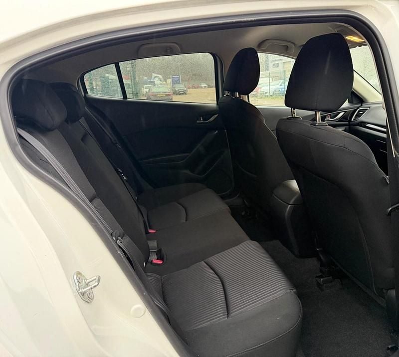 Used Mazda 3 2016 White Hatchback