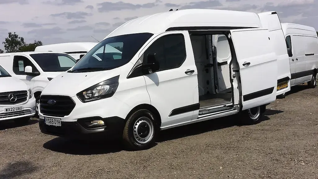 Used Ford Transit Custom 105 HP (77 kW) 2020 White Van