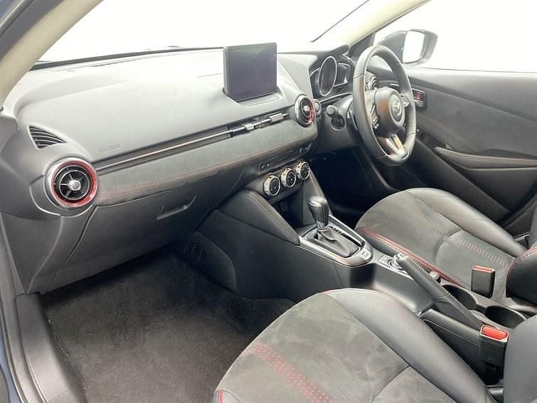 Begagnad Mazda 2 Homura-Aka 2024 Grå Halvkombi