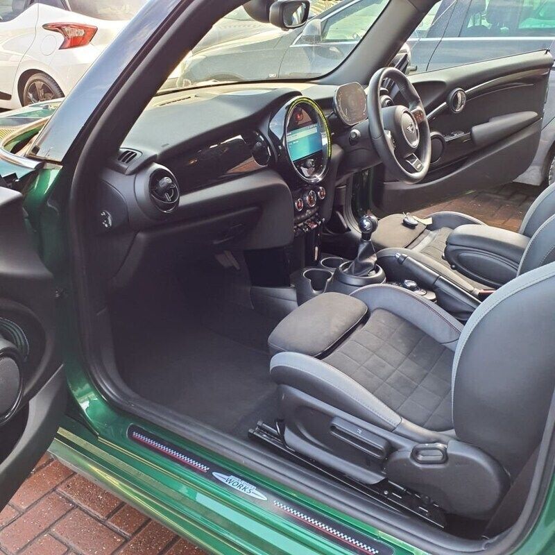 Image 3/4