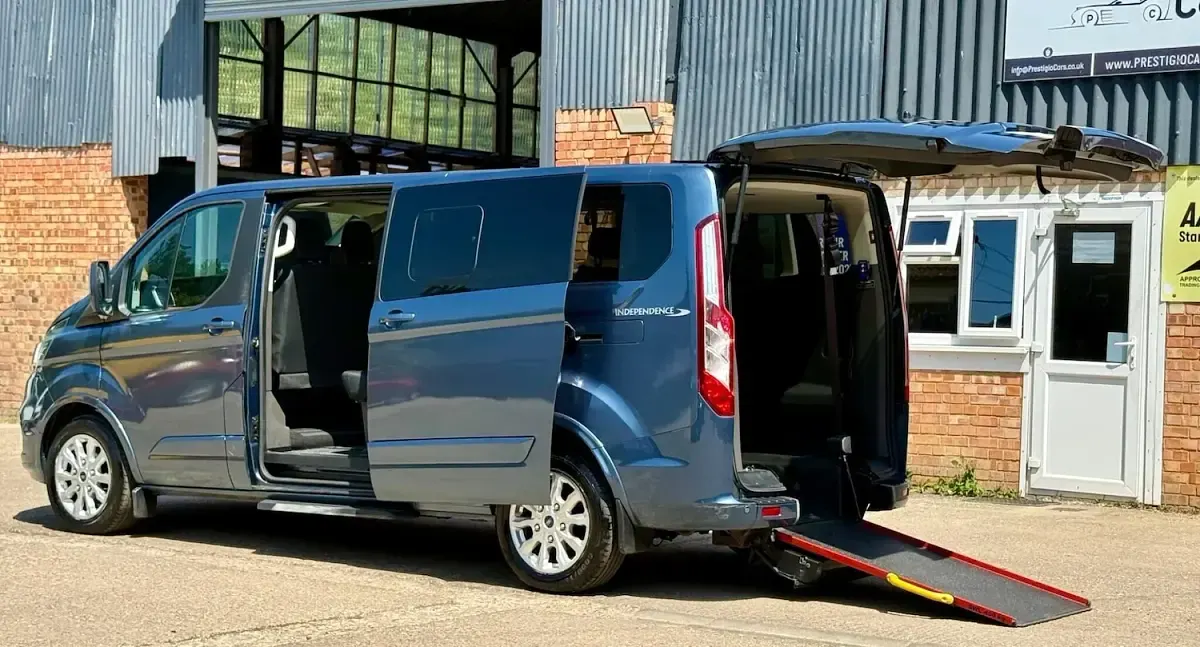 Begagnad Ford Tourneo Custom Titanium 2020 Blå Van